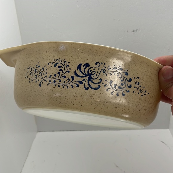 Vintage Pyrex Homestead 1.5 q. - Picture 10 of 12